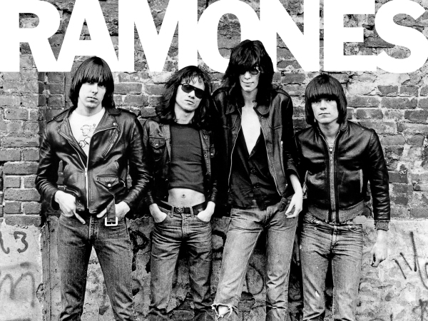 Ramones 1976-os albumborító - farmer divat