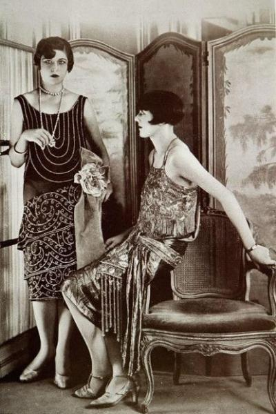 Flapper ruhák - 20-as évek női divatja