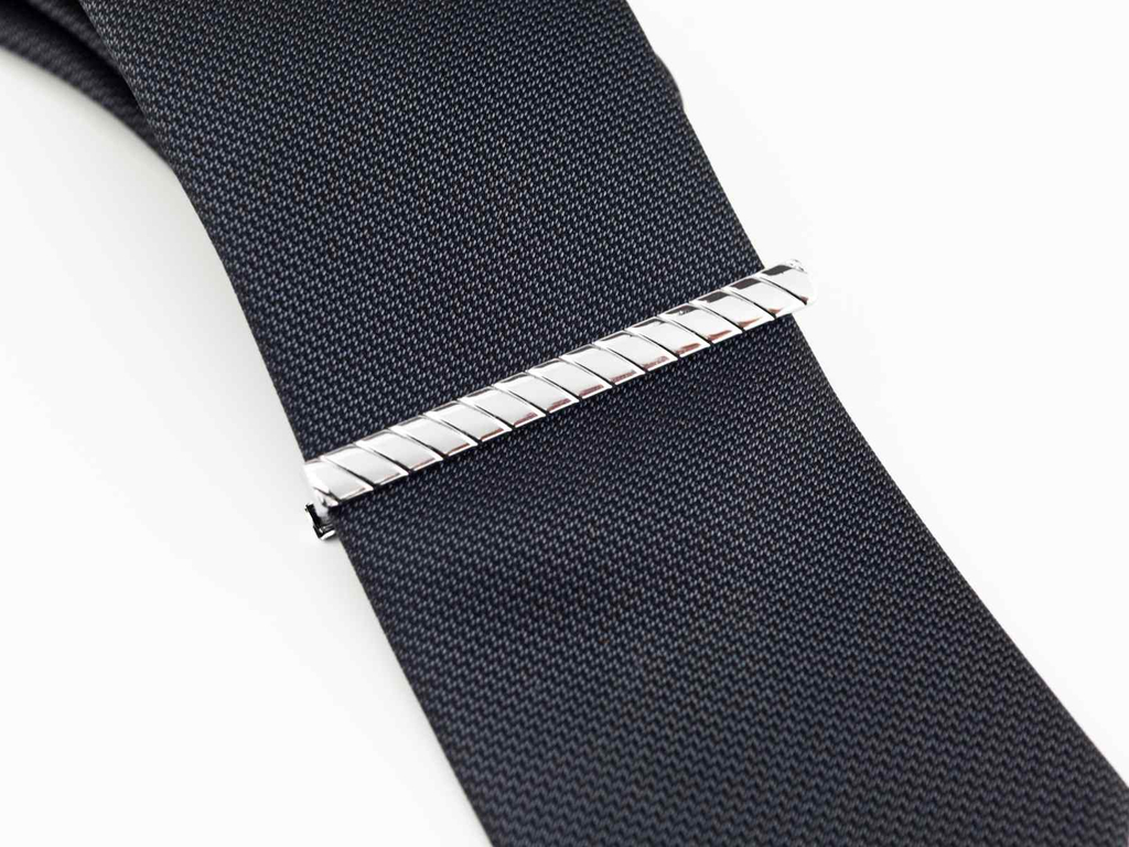 Ezüst nyakkendőtű | 102